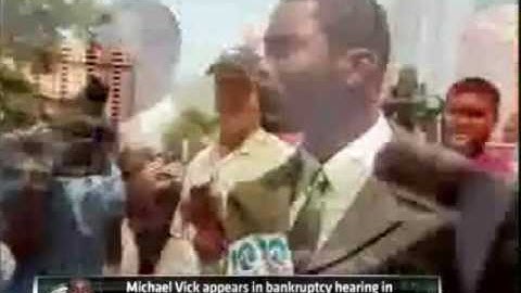 Michael Vick And Fiance Kijafa Frink Arrive At  Bankruptcy Court 8/27/09