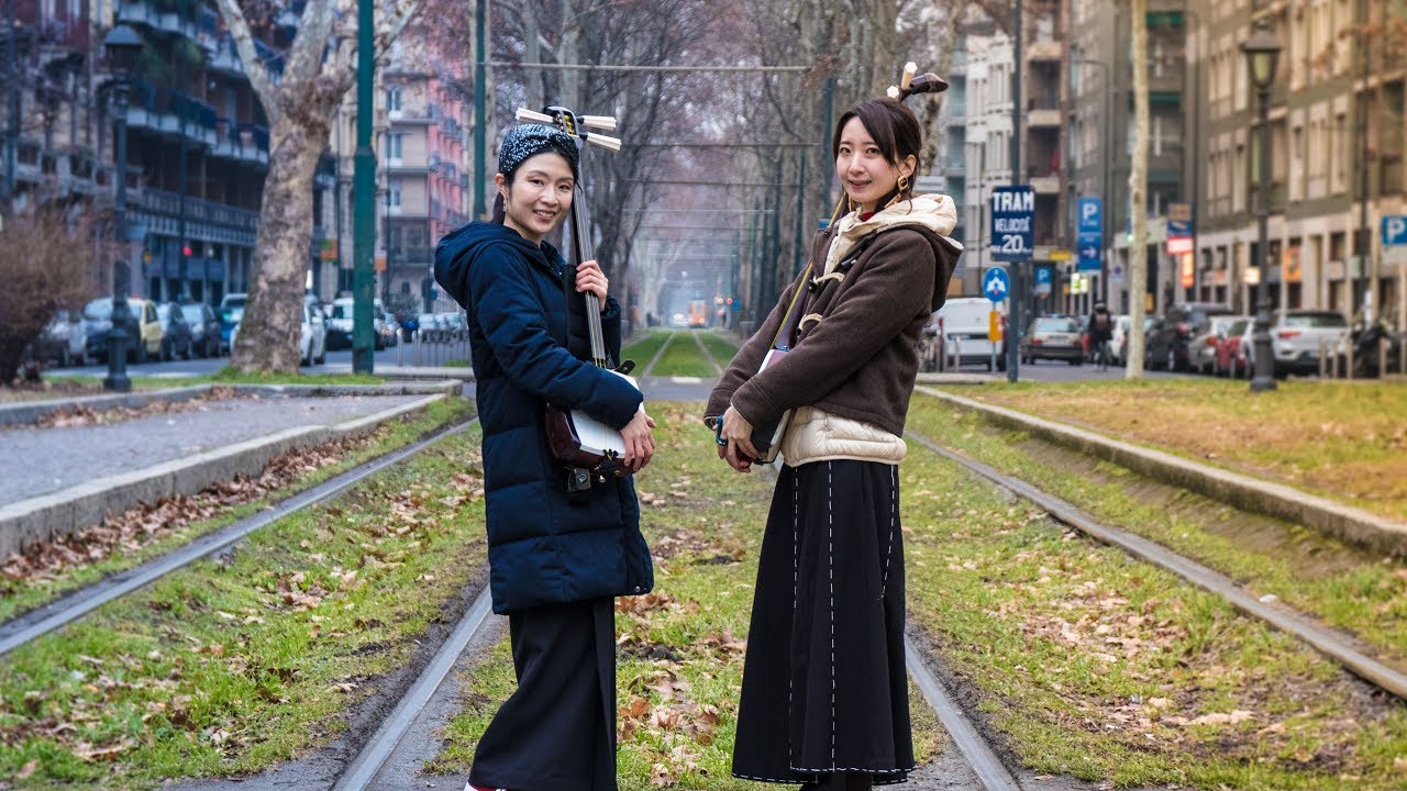 Japanese Shamisen Girls go to Italy! - YouTube