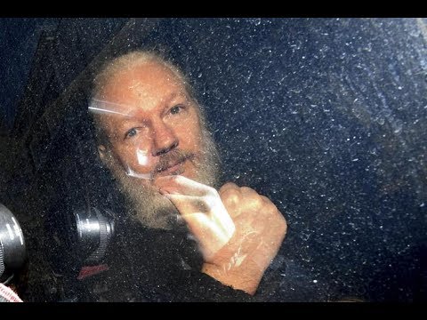 Assange, il nuovo eroe di Di Battista