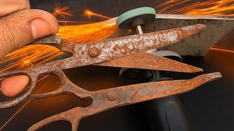cleaning old rusty scissors