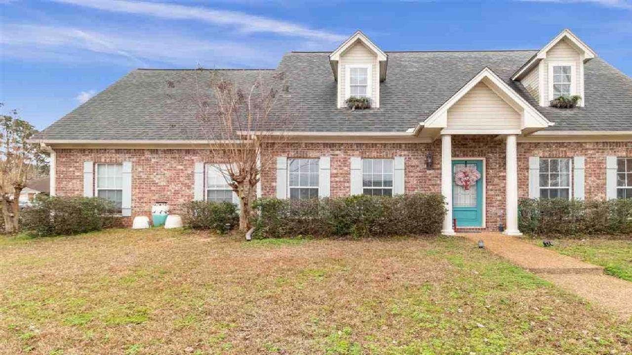 1036 WAKEFIELD PL, Brandon, MS Presented by Leslie Ratcliff, Keller