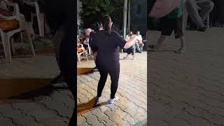 Uşakli Çilgin Davulcu Eşli̇ği̇nde Topal Oyunu