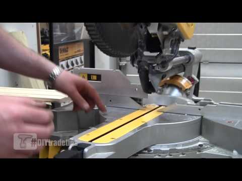 Video: DeWalt Miter Saws: Kev Piav Qhia Ntawm Tus Qauv Nrog Cov Ntawv Qhia, Xaiv Lub Rooj Ua Haujlwm Rau Cov Tsis Pom Kev Rau Ntoo