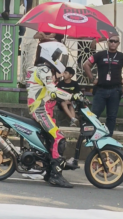 umbrella girl #automobile #music @semuaorangbisanyanyi