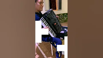 الاستاذ خليفة ميلاد يعزف عيني من عماها 