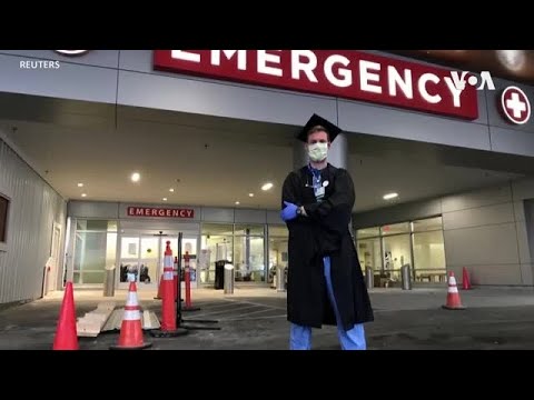 美大学毕业生捐毕业礼袍给一线医护人员