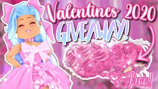 WATCH THIS TO WIN THE VALENTINES HALO 2020 FOR FREE!| Roblox Royale High Giveaway