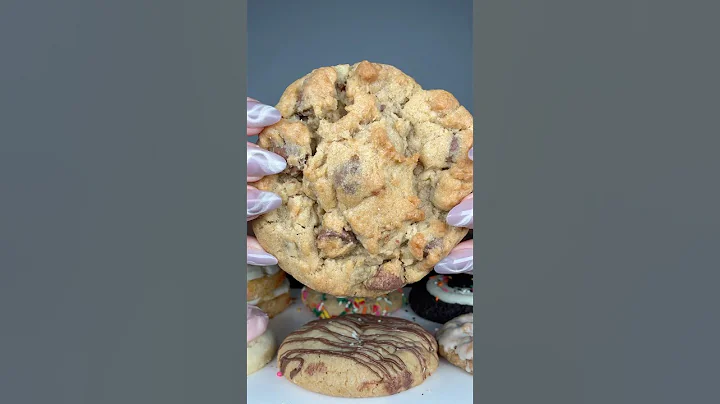 CRUMBL COOKIE REVIEW 🍪 #crumblcookie #mukbang #shorts