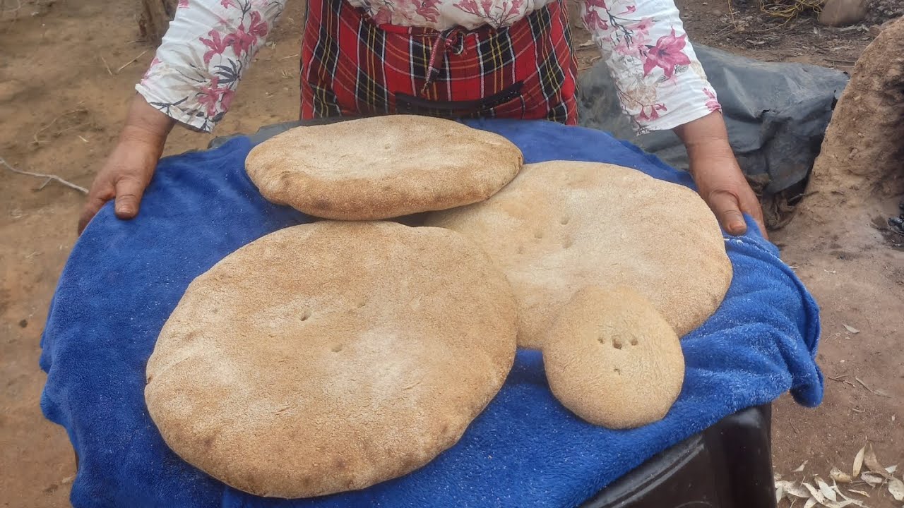 مي نجية تتخبز  فلفران ديال لعواد حت جات عنده خالتي هموشة 😊😊😊