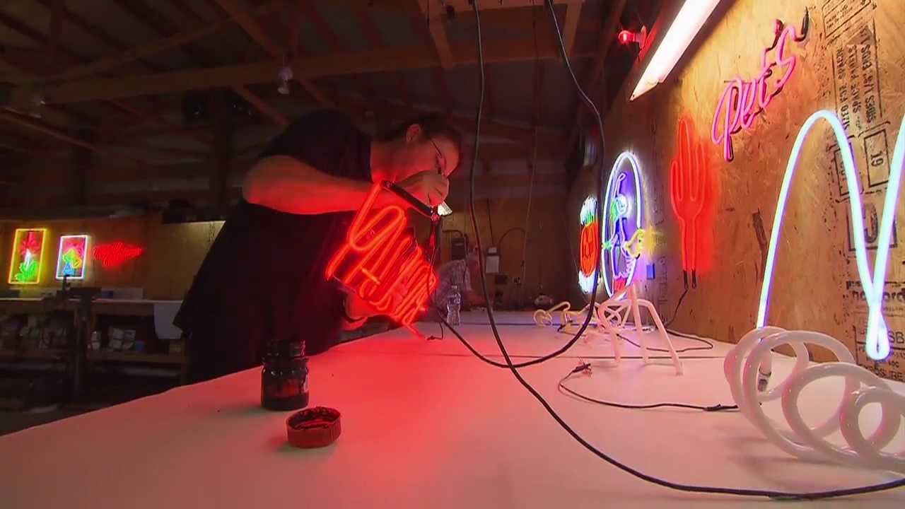 David Rivers - Neon Art | Tennessee Crossroads | Episode 2509.2
