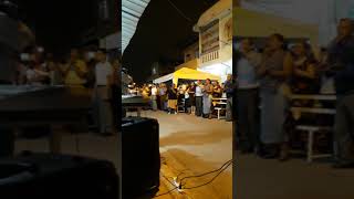 Video thumbnail of "Iglesia emanuel  bates las manos"