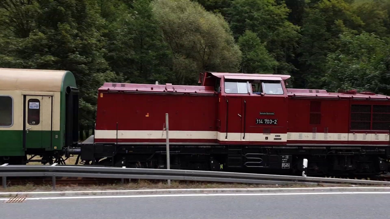 Kaffee-Express zum Rennsteig bespannt mit den  'langen Halberstädtern' und der DR Diesellok 114703-2