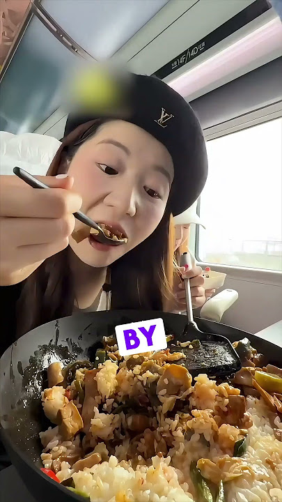 Dia Memberi Makan Semua Orang—Mukbang Kereta yang Tidak Boleh Kamu Lewatkan 😂