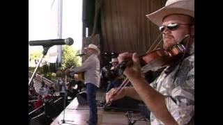 Alan Jackson - Chattahoochee (Live at Farm Aid 2000)