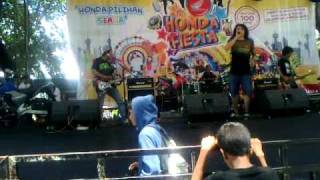 Antibiotic - Tragedi Tragis 1989(rocket rockers cover) live in taman gor 2010.mp4