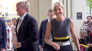 Koningspaar als popsterren onthaald bij Amare in Den Haag