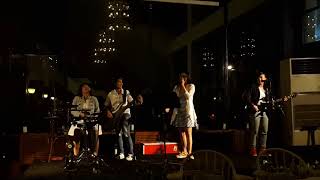 MOULAIN ROUGE FEMALE BAND - Bukan Pujangga (Base Jam Cover)