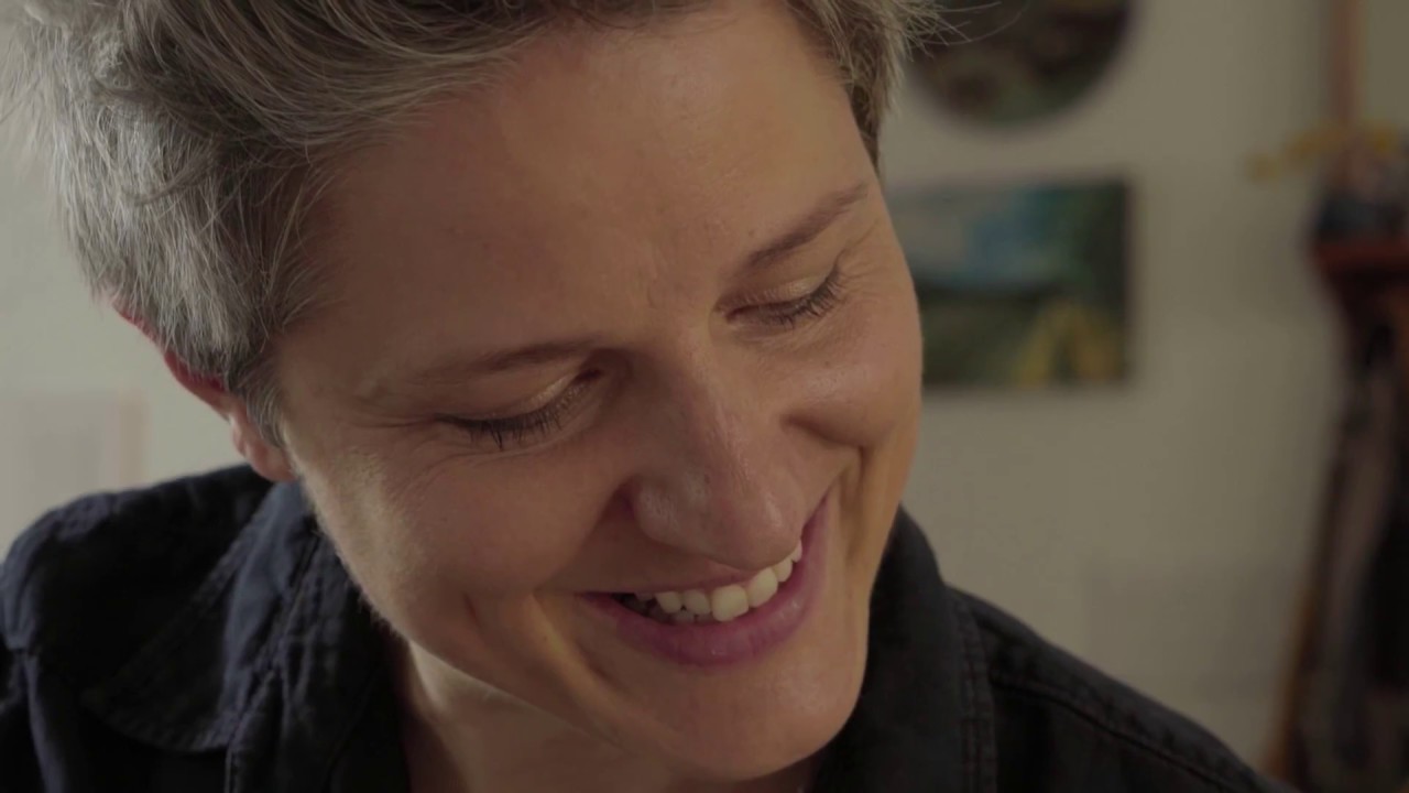Guarda Allison Miller's Boom Tic Boom - GLITTER WOLF EPK su YouTube Guarda Allison Miller's Boom Tic Boom - GLITTER WOLF EPK su YouTube