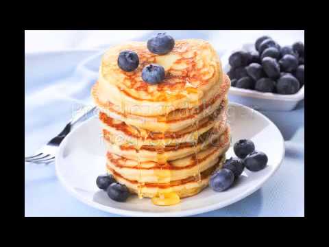Video: Pannekaker Med Blåbær Og Honning