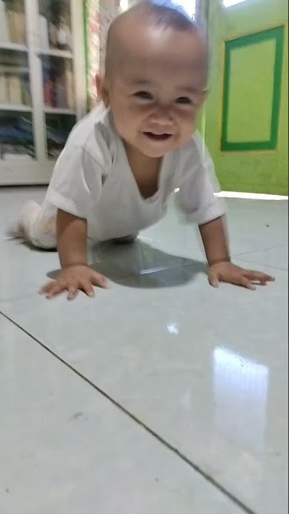 adek bayi merangkak #short #belajar merangkak #perdana