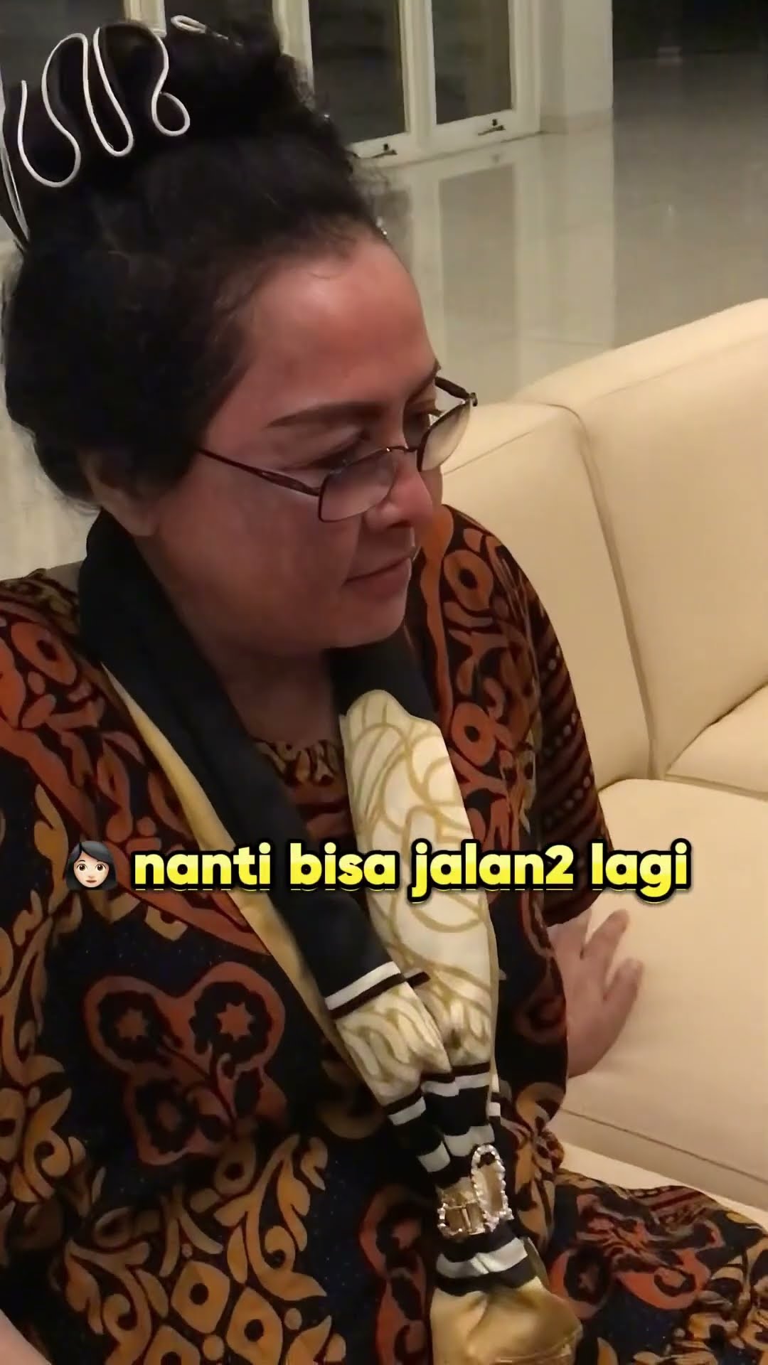 masih banyak bentuk support mama..tiap aku makeup jam 2 pagi, mama selalu bangun dan ngguin