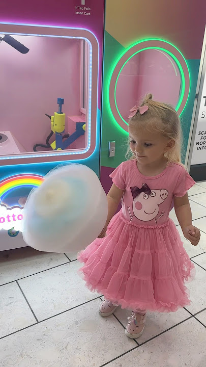 Trip to the candy floss machine 🤣 #funny #family #familyfun #familyvlog #cottoncandy #candyfloss