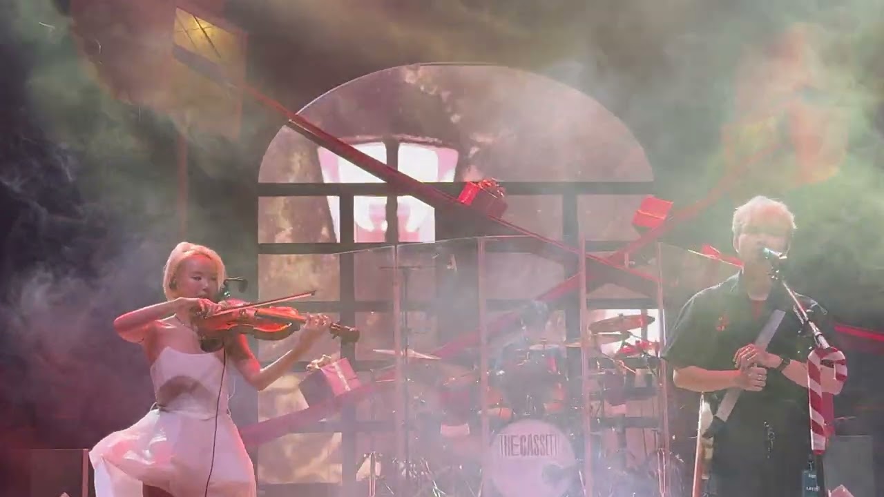 [4K] ÁNH ĐÈN PHỐ | The Cassette x My Đỗ Violinst - SANTA'S FACTORY 061225