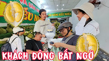 Buổi Trưa Bất Ngờ Khách Ghé Tấp Nập Dũng Khui Sầu Riêng Musang King Khách Thử Quá Ngon.