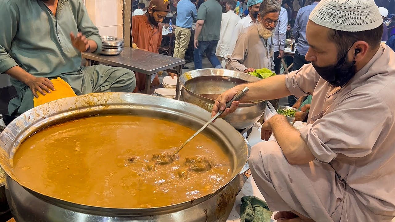 ⁣Pakistani Street Food NIHARI | Famous Brain Nihari! Beef Nalli Maghaz Nihari | Street Food Karachi