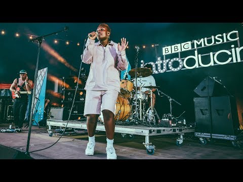 Arlo Parks - Super Sad Generation (Glastonbury 2019)