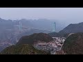 Самый высокий мост Китая привлекает миллионы туристов