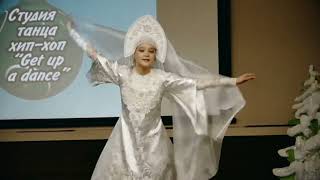 Russian dance Tchaikovsky tune on the russian harp (gusli). The swan princess is a beautiful dance.