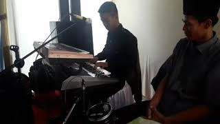 Yang nyanyi dan pegang keyboard itu TNI AL dari Palembang