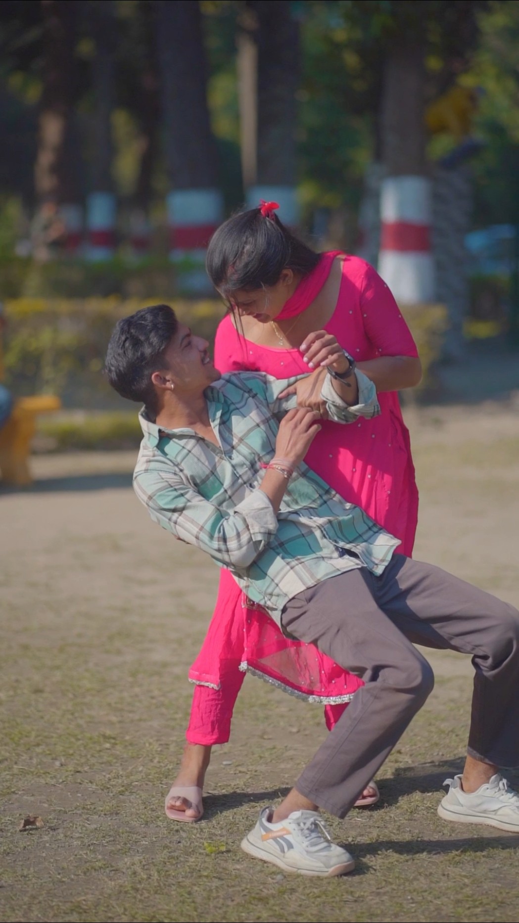 Kamariya lachke re Babu jara bachke Re
