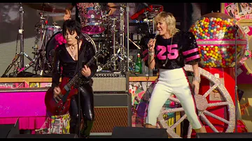 Miley Cyrus & Joan Jett - (Live at the SuperBowl #TiktokTailgate)