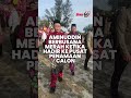 Aminuddin berbusana merah ketika hadir ke pusat penamaan calon