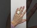 Anello Pasquale Bruni collezione Ton Joli con diamanti, agata bianca e madreperla