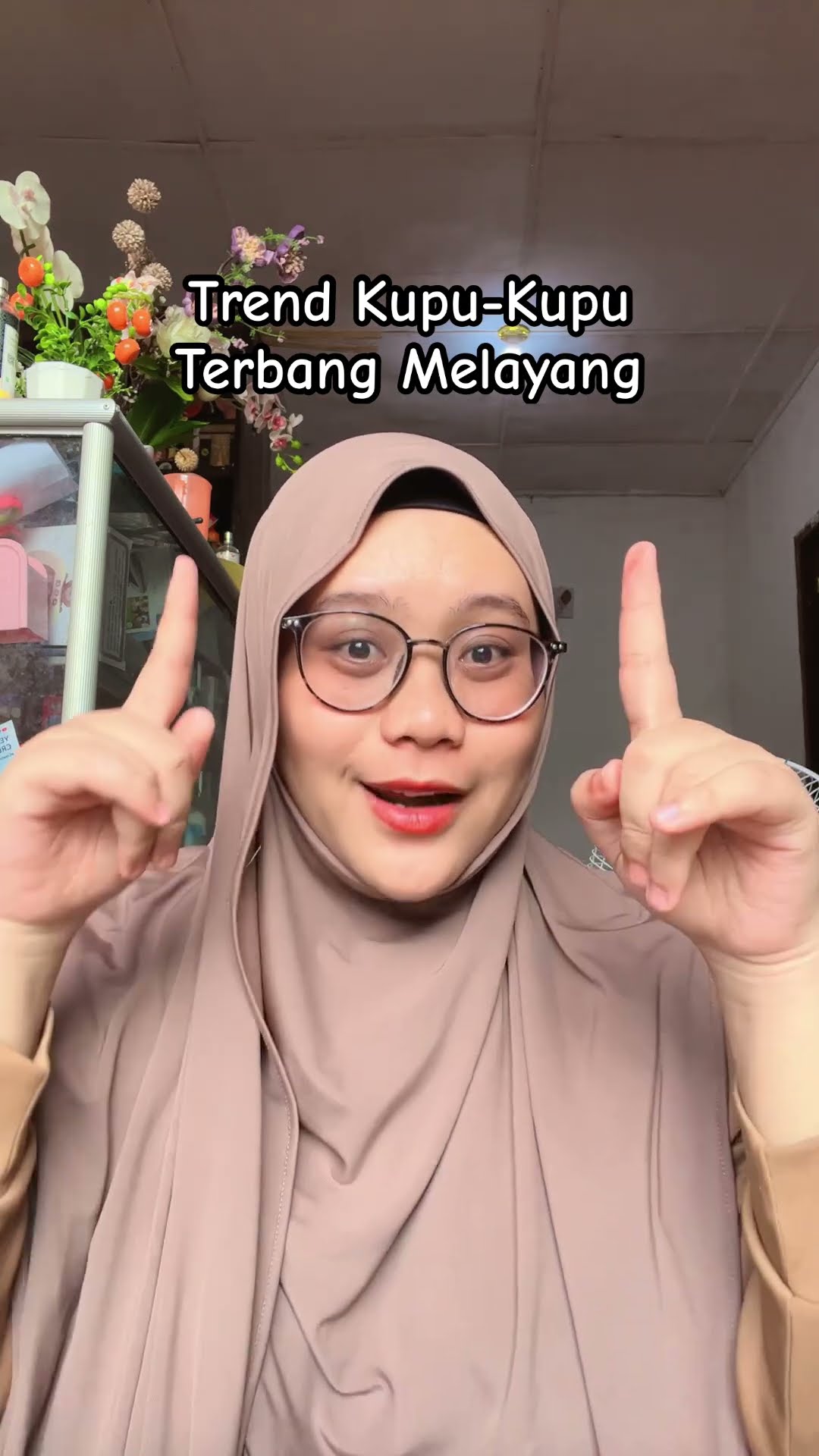 IKUT TREND KUPU KUPU TERBANG MELAYANG
