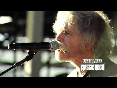 Bob Weir and The Avett Brothers Performing 'The Race is On' at 2014 Mountain Jam Festival