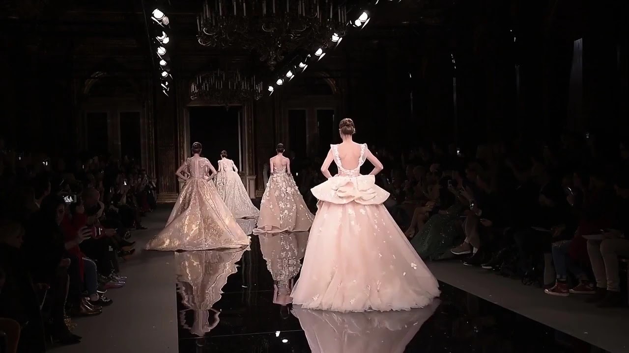 Model falls down during Ziad Nakad Spring/Summer 2017 Haute Couture – Several Angles of view