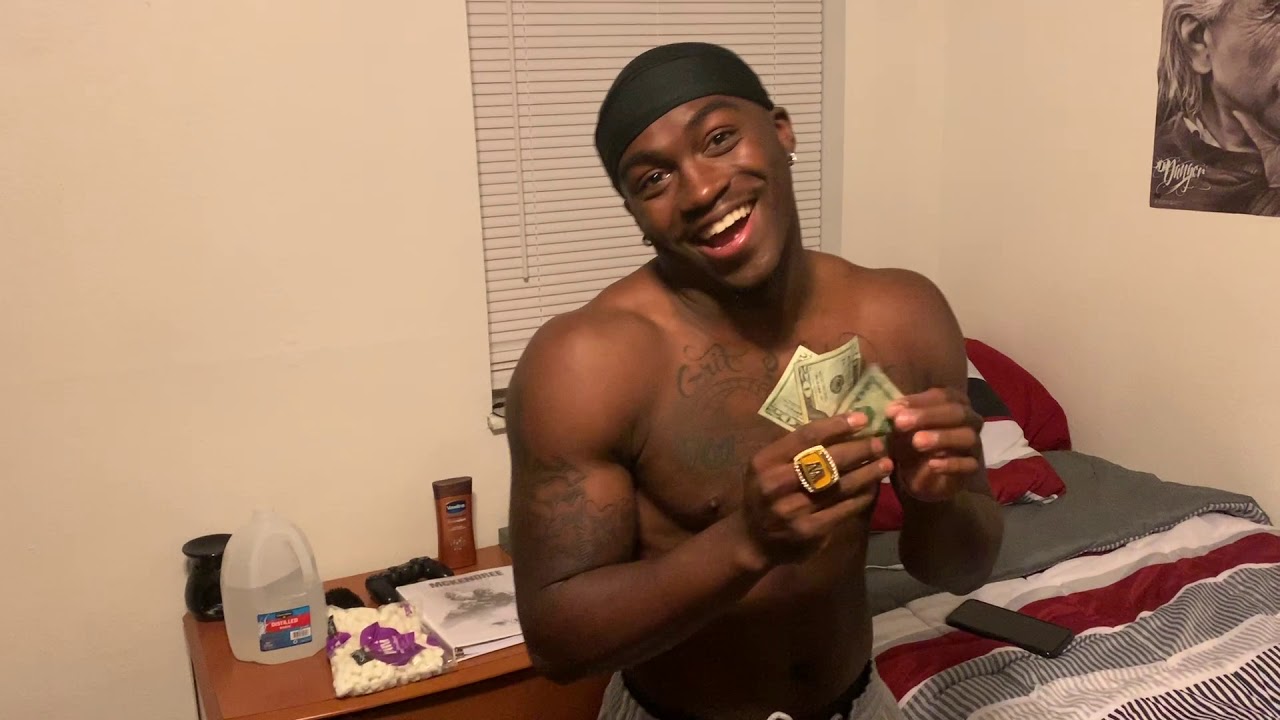 MTV Cribs: Dorm Edition