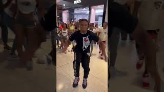 Literally shut the mall down!!🤯 #sturdy #tiktok Resimi