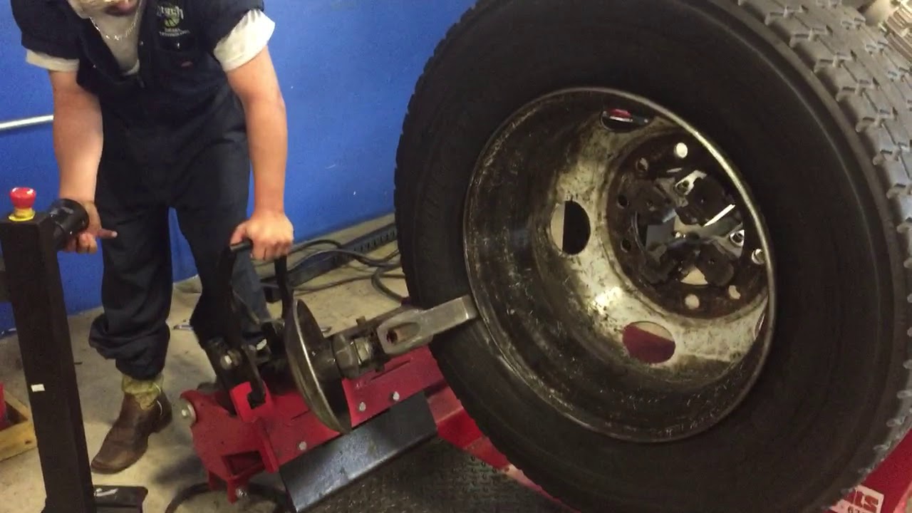 How to properly use the coats machine (dismounting a tire and mounting