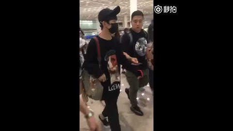 [ Fancam]:: Dịch Dương Thiên Tỉ: Sân bay Part 4:: Đài Loan to Bắc Kinh 22.07.17