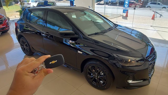 Detalhes novo Chevrolet Onix Hatch turbo LTZ preto ouro negro 2020