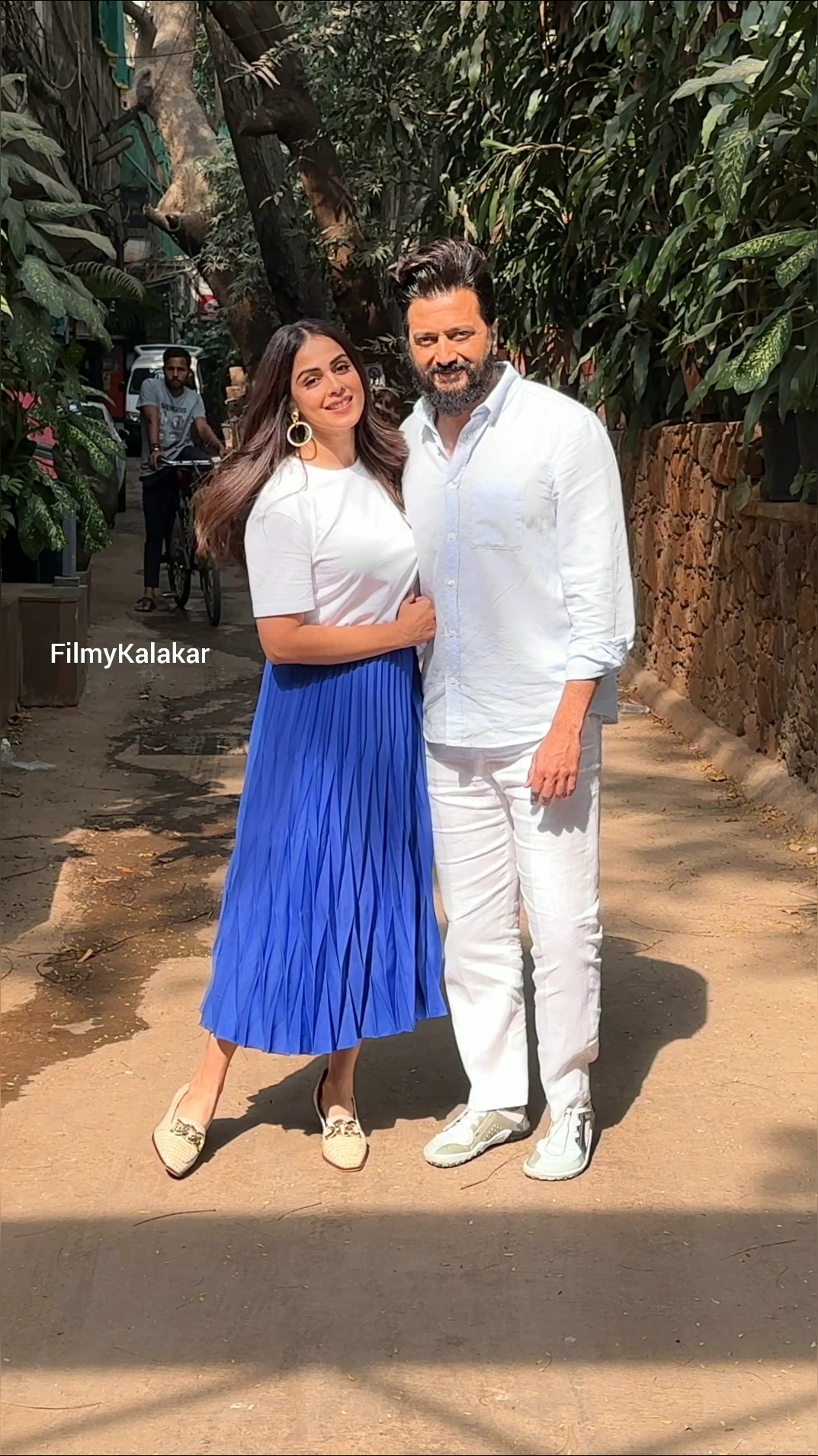 The sun shines bright but their love shines brighter ✨ #filmykalakar #riteshdeshmukh #geneliadsouza