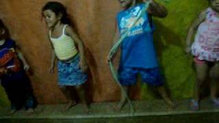 Arthur, Ana E Sophia Dançando