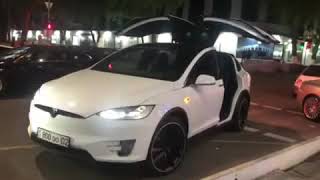 Танец Tesla  model X в Ташкенте