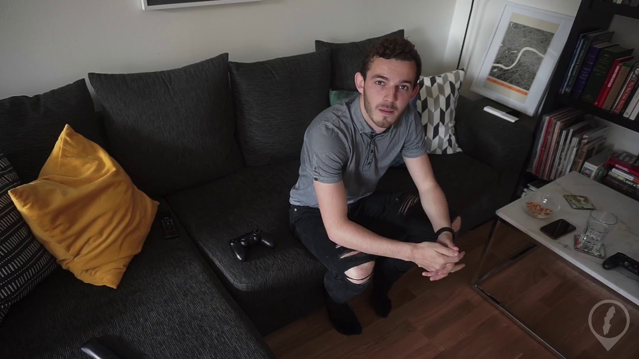 VLOG 003 CONVINCING A FIFA FANBOY TO MAKE THE PES SWITCH - YouTube