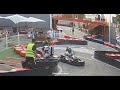 Un crash norme en karting de location le pilote a littralement fait un looping 